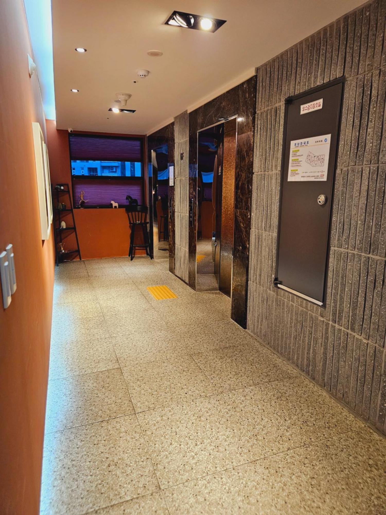 Brown Dot Hotel Jinju Exterior foto